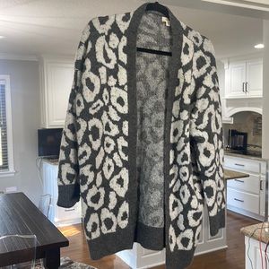 Comfy grey and cream leopard print sweater cardigan.
